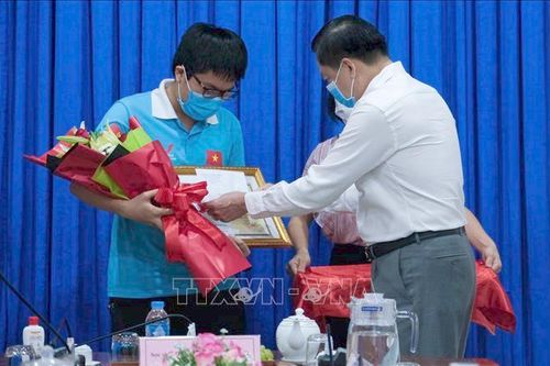 Chủ nhân huy chương vàng Olympic quốc tế Đặng Lê Minh Khang và ước trở thành bác sĩ