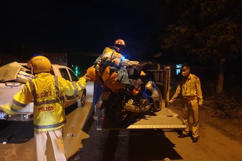 Công an Đà Nẵng xuyên đêm dẫn đường cho hàng trăm người dân từ TP Hồ Chí Minh về quê tránh dịch