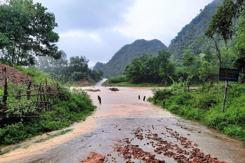 Mưa lớn gây ngập lụt, nhiều tuyến đường ở Lai Châu, Quảng Bình bị chia cắt