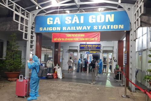 Đường sắt vận chuyển miễn phí y bác sĩ tham gia chống dịch