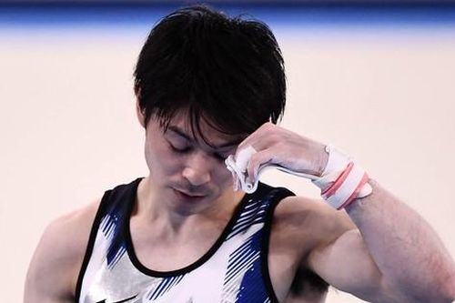 Tượng đài TDDC Nhật Bản ngậm ngùi rời Olympic 2020 với pha trượt ngã