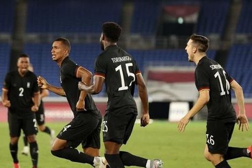 Olympic Đức giành 3 điểm sau màn rượt đuổi kịch tính với đối thủ Tây Á