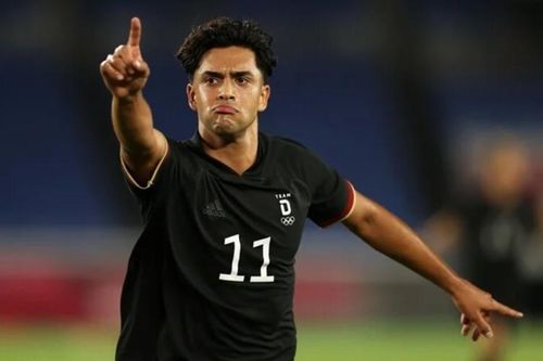 Chơi thiếu người, Đức thắng kịch tính Olympic Saudi Arabia