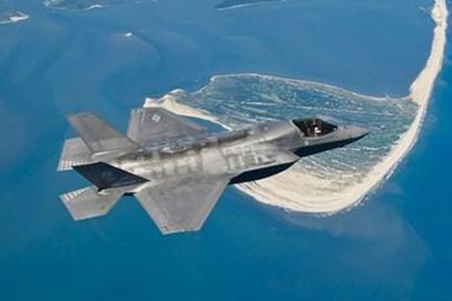 Chiến đấu cơ tàng hình F-35 B của Mỹ bị sét đánh khi đang bay
