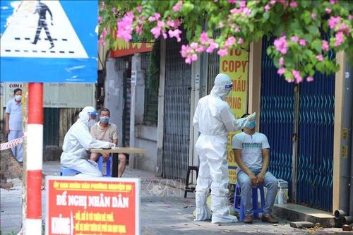 Hà Nội: Lấy mẫu xét nghiệm COVID-19 cho người dân phố Tô Hiến Thành