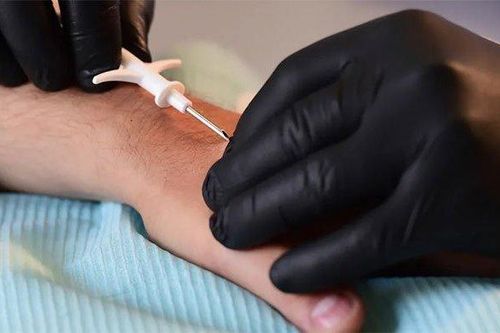 Bác sĩ tự cấy chip dưới da để 'cuộc sống đơn giản hơn'