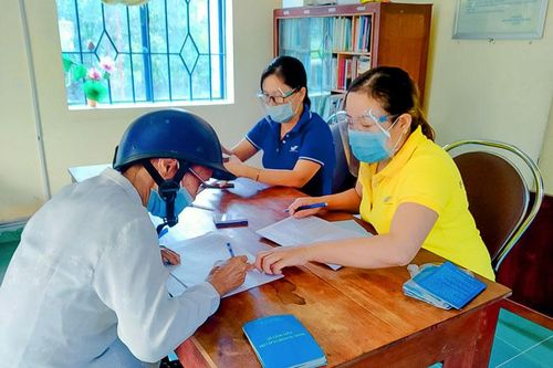 Đạ Tẻh đồng loạt chi trả hỗ trợ cho đối tượng bị ảnh hưởng bởi đại dịch Covid-19