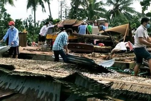 Vĩnh Long: Giông lốc làm sập và tốc mái 75 căn nhà, 1 người chết