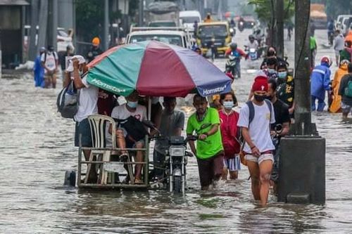 Lũ lụt khủng khiếp ở Philippines, gần 15.000 người di tản khỏi thủ đô