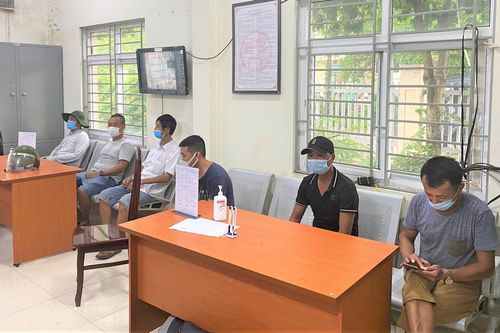 Hà Nội: 58 người vi phạm phòng dịch, bị phạt hơn 150 triệu đồng ở Đông Anh