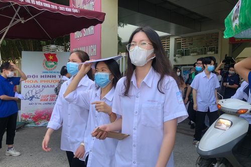 Hà Nội 'mưa' điểm 10 nhưng Bình Dương đứng đầu cả nước về kết quả thi tốt nghiệp THPT
