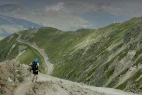 Người đàn ông mắc Parkinson đi bộ qua dãy Alps