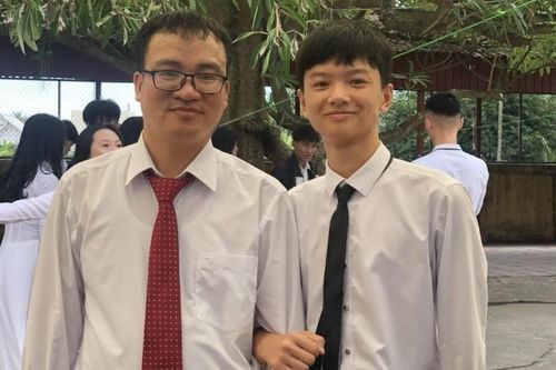 Thủ khoa khối A học 14 tiếng mỗi ngày