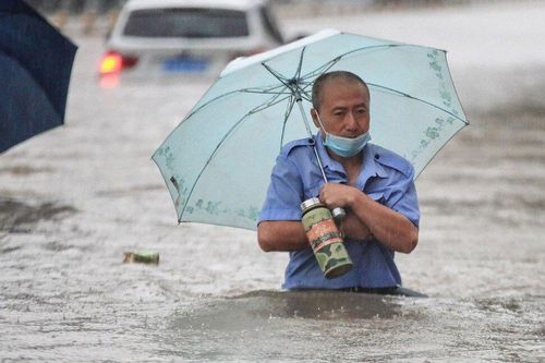 Nhà máy iPhone Trung Quốc thưởng kỷ lục cho công nhân sau đợt lũ
