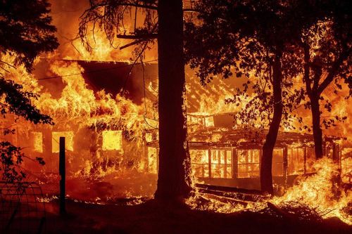 Hình ảnh thảm khốc từ trận cháy rừng lớn nhất California
