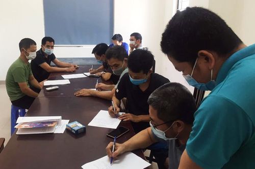 Công an quận Hà Đông xử phạt 22 cá nhân ra đường không vì mục đích thiết yếu