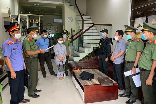 Khởi tố, bắt tạm giam Chánh văn phòng Cảng hàng không Phú Bài