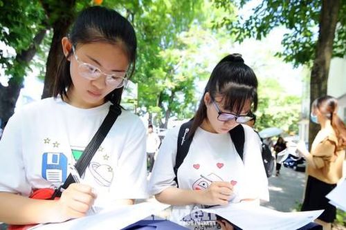 Công bố phổ điểm 5 tổ hợp xét tuyển đại học