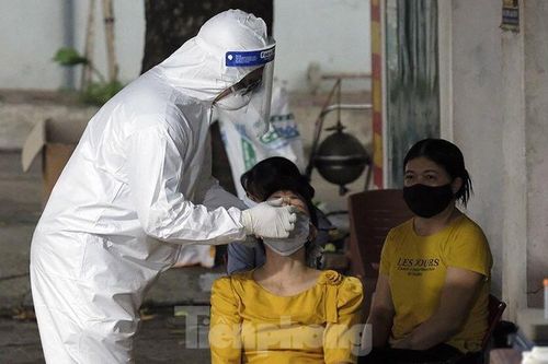 Hà Nội: Trưa nay, thêm 24 ca dương tính với SARS-CoV-2 tại 14 quận huyện