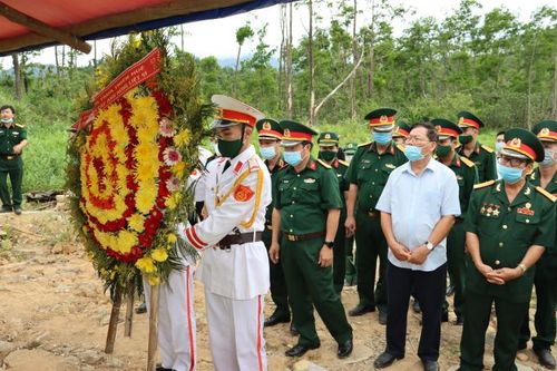 Thừa Thiên Huế: Nhiều đoàn đến viếng, dâng hương tưởng nhớ, tri ân 13 liệt sĩ hy sinh tại tiểu khu 67