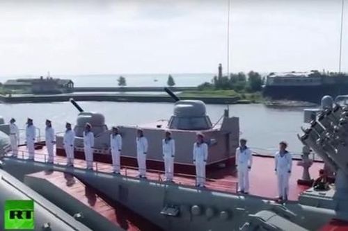 Tàu chiến, tàu ngầm hạt nhân Nga phô diễn sức mạnh trong Ngày Hải quân