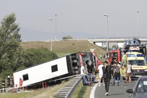 Croatia: Xe buýt đổ lật vì tài xế ngủ gật, 54 người thương vong