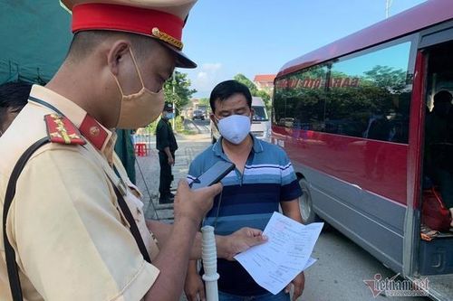 Rời Thủ đô trước khi áp dụng Chỉ thị 16, người Hà Nội có được về lại nhà?