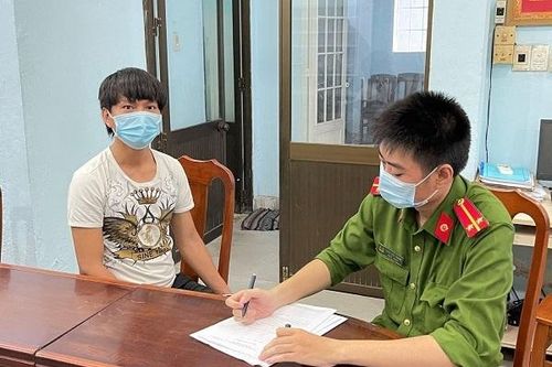 Gã trai nhiều lần quan hệ tình dục với bạn gái 15 tuổi rồi quay lại clip 'nóng'