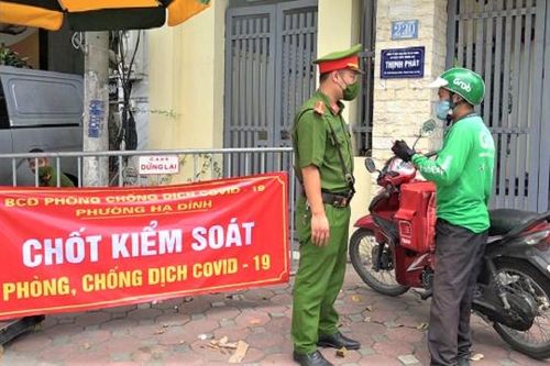 Đi ship hàng, tài xế Grab ngỡ ngàng nộp phạt