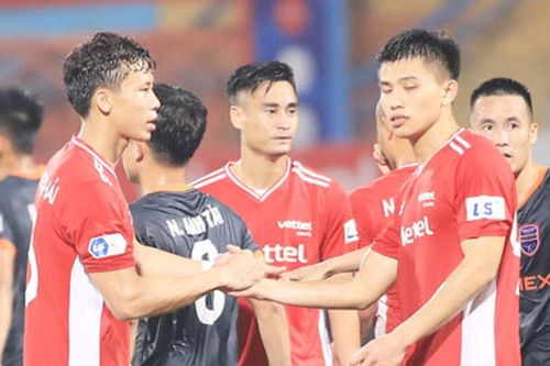 Nhiều CLB dang dở nếu giải bị hủy; Dừng V.League, trao cúp cho HAGL có hợp lý?