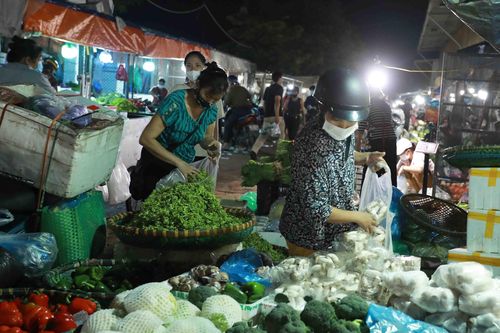 Chợ đầu mối Minh Khai cung cấp 450 tấn nông sản cho thị trường Thủ đô