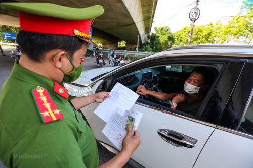 Liên ngành căng mình kiểm soát phương tiện ra vào cửa ngõ Thủ đô
