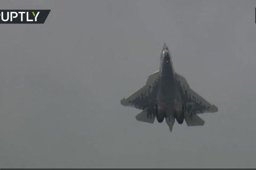 Xem màn 'đóng băng' thót tim của Su-57 Nga giữa không trung