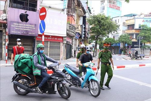Hà Nội tăng cường xử phạt người ra đường không có lý do chính đáng