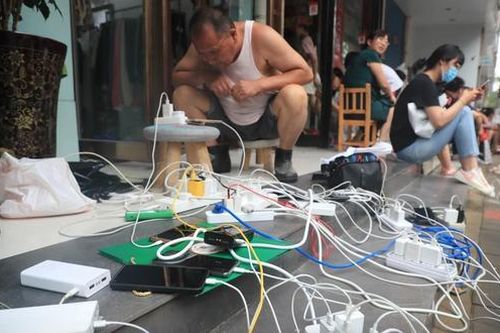Lũ lụt ở Trung Quốc: 'Kỷ nguyên đen tối của kỹ thuật số' sau thảm họa tàn phá Internet và điện