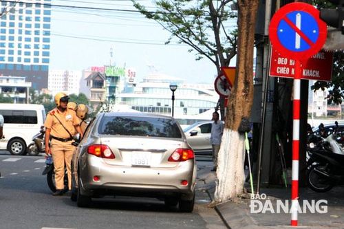 Cấm đỗ xe các đoạn tuyến đường xung quanh bãi đỗ xe tại khu đất Đống Đa - Như Nguyệt