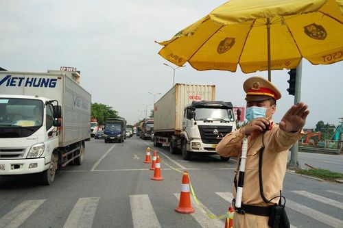 Không kiểm tra xe chở hàng thiết yếu, lương thực phục vụ vùng có dịch Covid-19