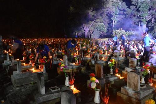 Lễ thắp nến tri ân các anh hùng liệt sĩ và chương trình hòa tấu nghệ thuật 'Khát vọng hòa bình'