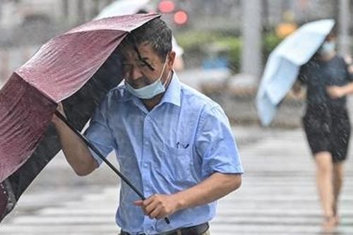 Trung Quốc tiếp tục 'điêu đứng' vì bão In-fa