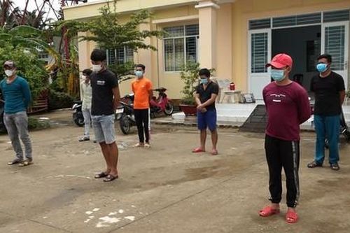 Ăn nhậu lúc giãn cách còn đánh nhau, 7 thanh niên bị phạt 105 triệu đồng