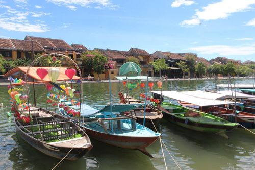 Phố cổ Hội An vắng lặng như tờ trong ngày đầu giãn cách xã hội