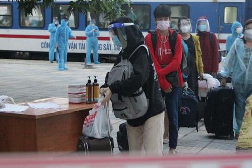 Chuyến tàu 'yêu thương' đưa hơn 800 công dân Hà Tĩnh trở về từ vùng dịch