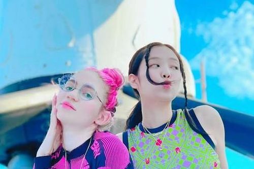 Ảnh Jennie ở Mỹ thì rất nhiều nhưng tại sao bức hình này lại được netizen đặc biệt chú ý?