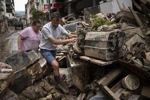 Phe cánh hữu Đức bị tố đi tình nguyện sau thiên tai để giành ủng hộ