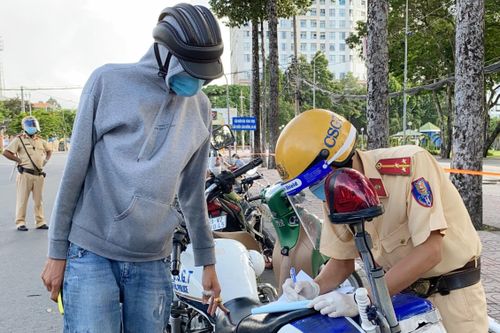 Nam thanh niên ra ngoài mua ma túy sau 18h ở TP.HCM