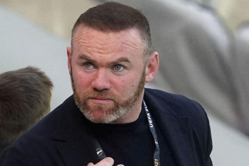 HLV Rooney vào bóng khiến học trò chấn thương nặng