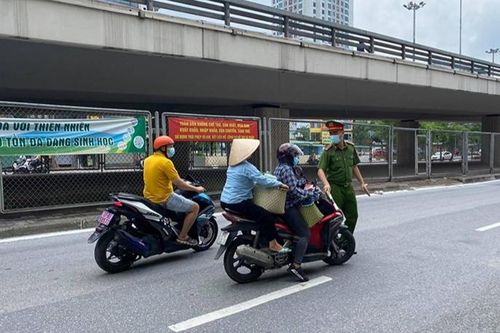 Hà Nội xử phạt hơn 3 tỷ đồng các trường hợp vi phạm trong 4 ngày đầu giãn cách xã hội