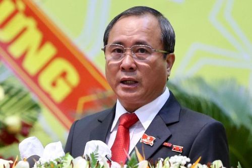 Bắt tạm giam nguyên Bí thư Tỉnh ủy Bình Dương Trần Văn Nam