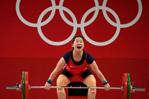 Hoàng Thị Duyên kết thúc với tổng cử 208kg