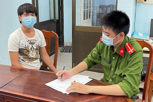 Gã đàn ông dụ bạn gái 'nhí' quay clip 'nóng'
